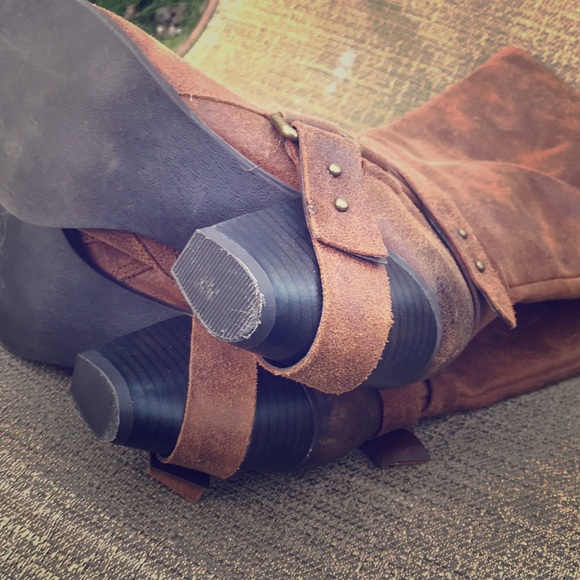 ⚡CLEAR OUT⚡ Fergie Legend distressed leather boots - Picture 6 of 8